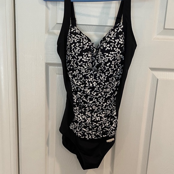 Chic Black and White Floral One-Piece Swimsuit - Picture 1 of 1